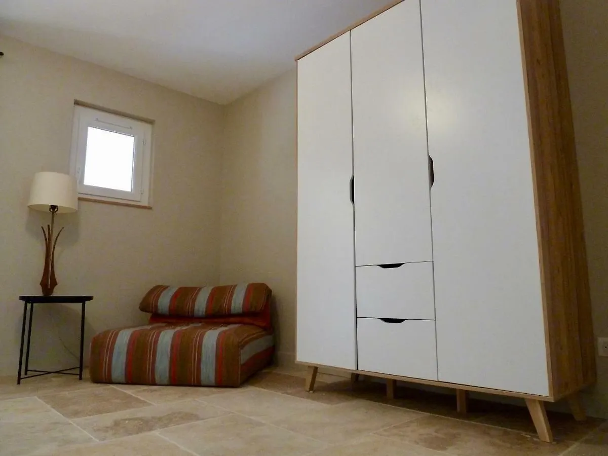 Homestay Maison Les Costes Vernegues